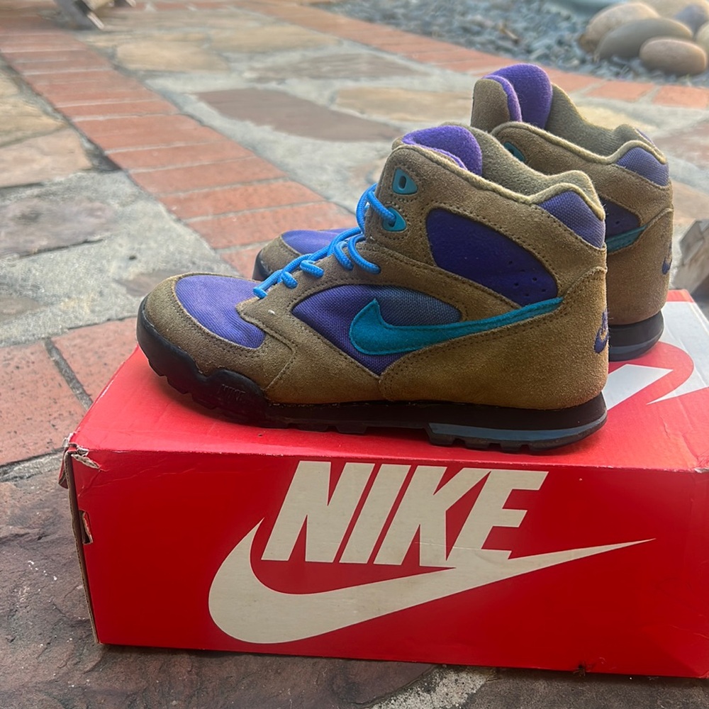 Vintage Nike hiking sneaker boot for outdoor adventures